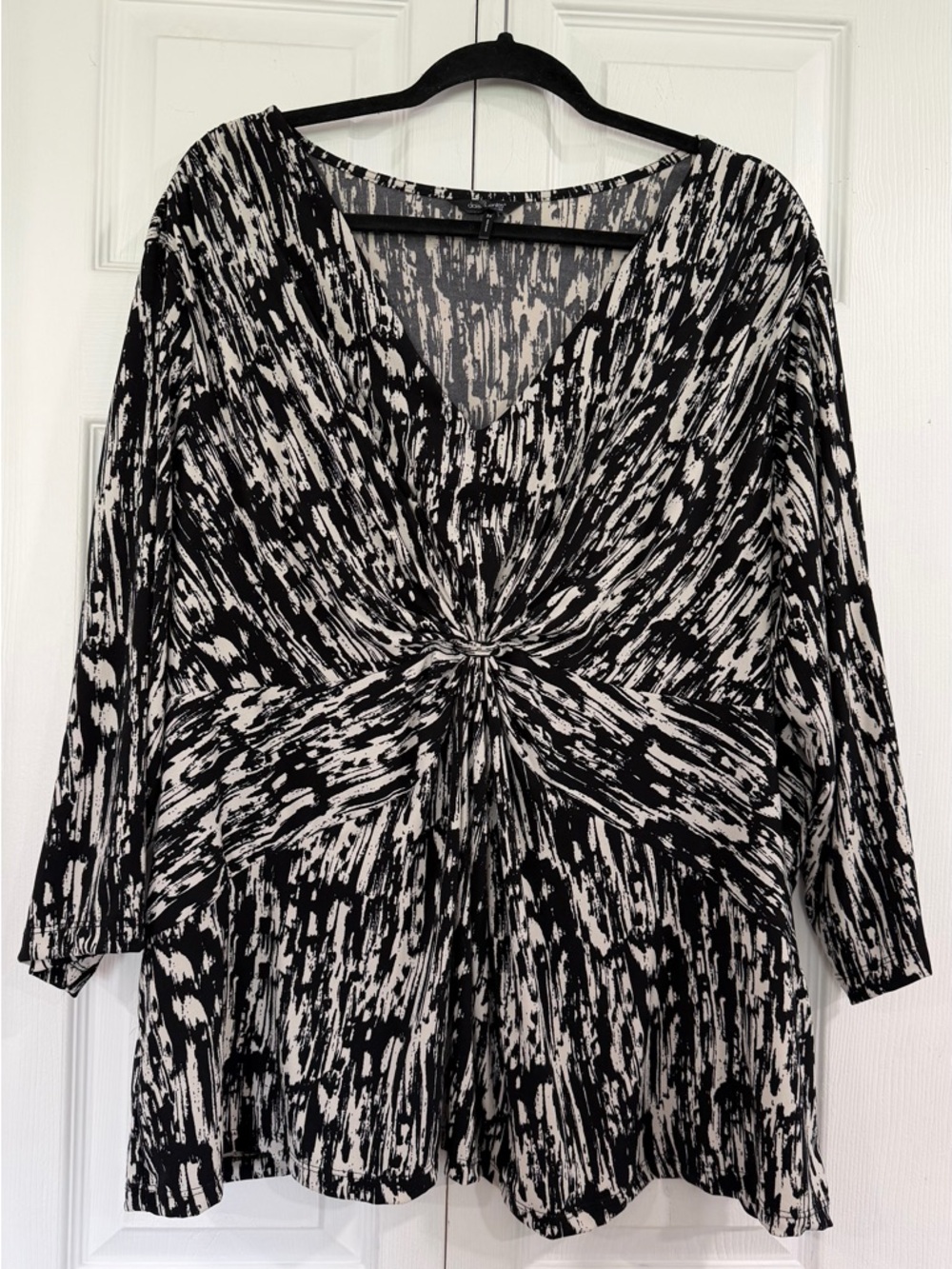 Daisy Fuentes Black and White Twist-Knot V-Neck Tunic